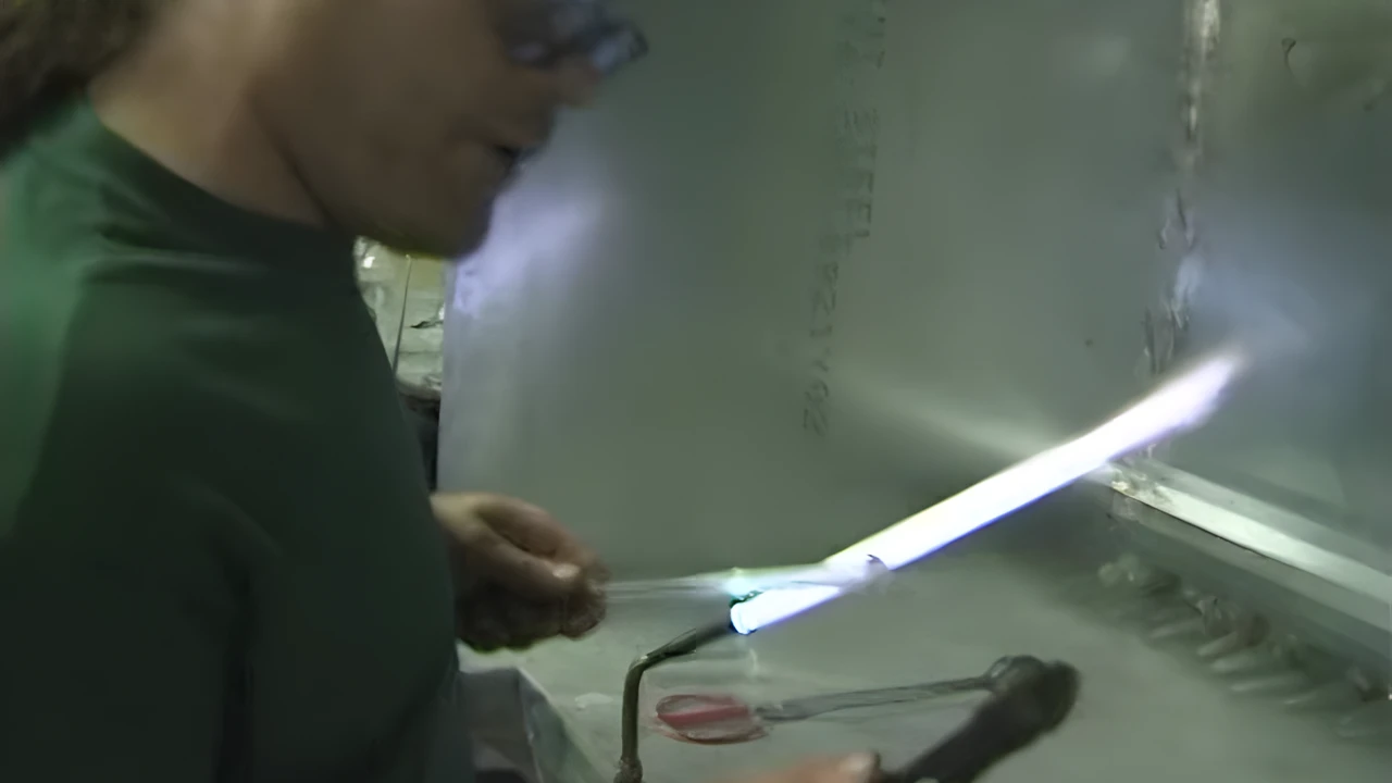 Secrets to Making Glass Pipes Volume 2 — advanced color-changing boro pipe fuming techniques